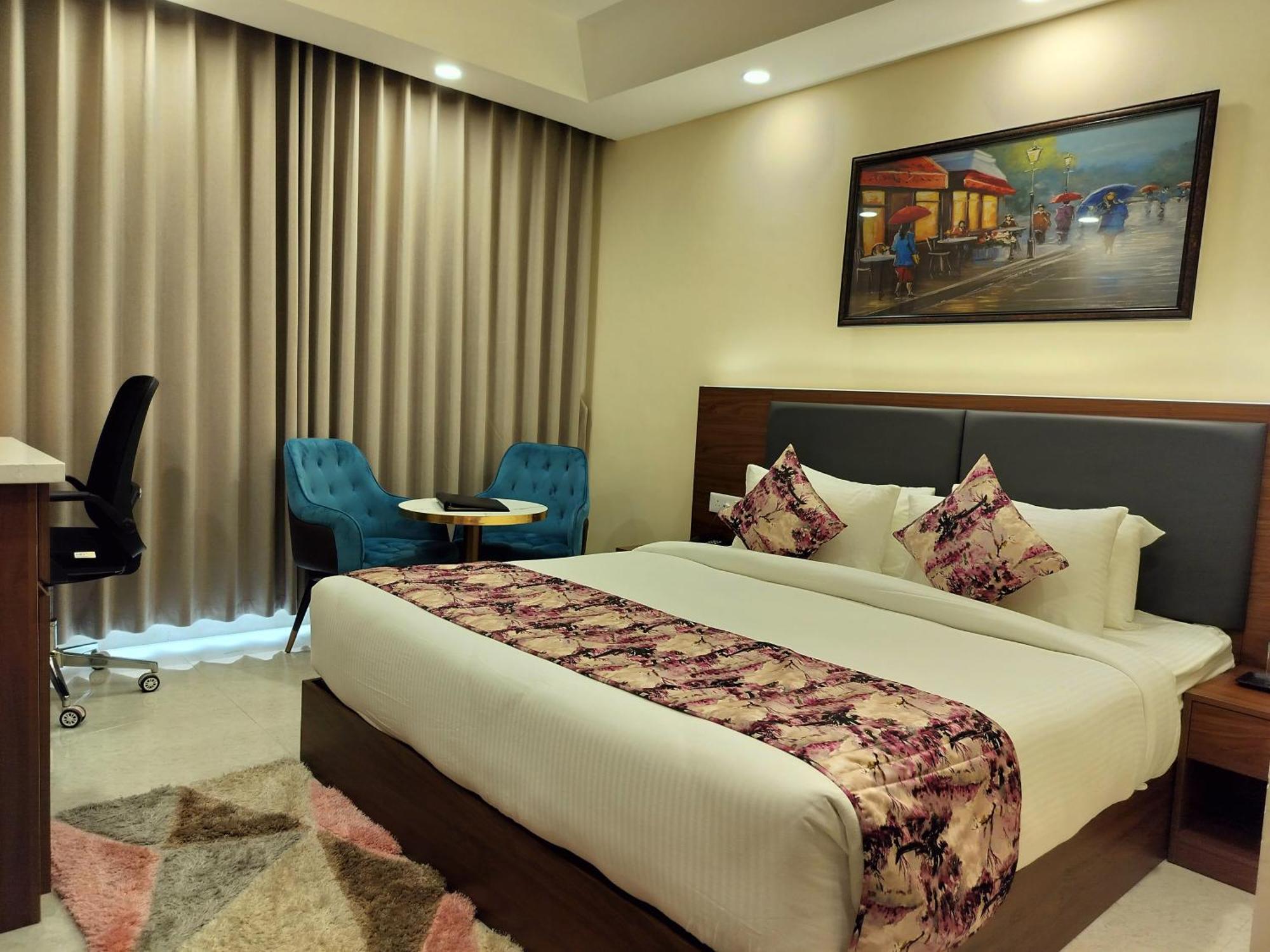 Hotel Luxe Opera Nh8 - 7km From Igi Airport Delhi - 