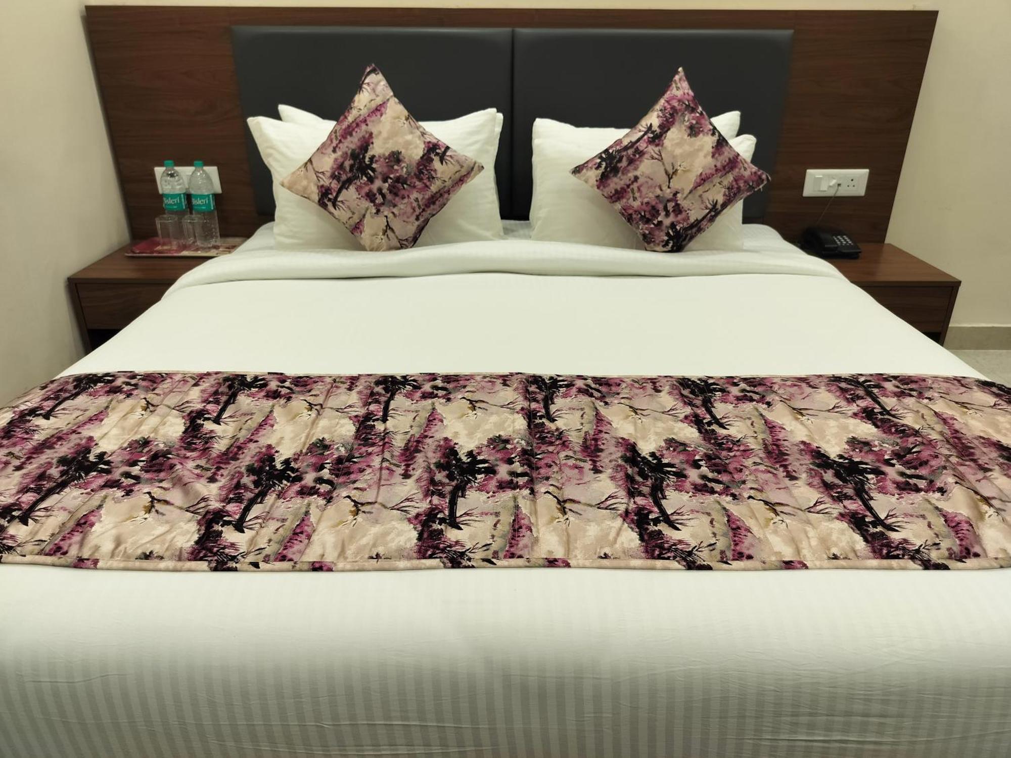 Hotel Luxe Opera Nh8 - 7km From Igi Airport Delhi - 