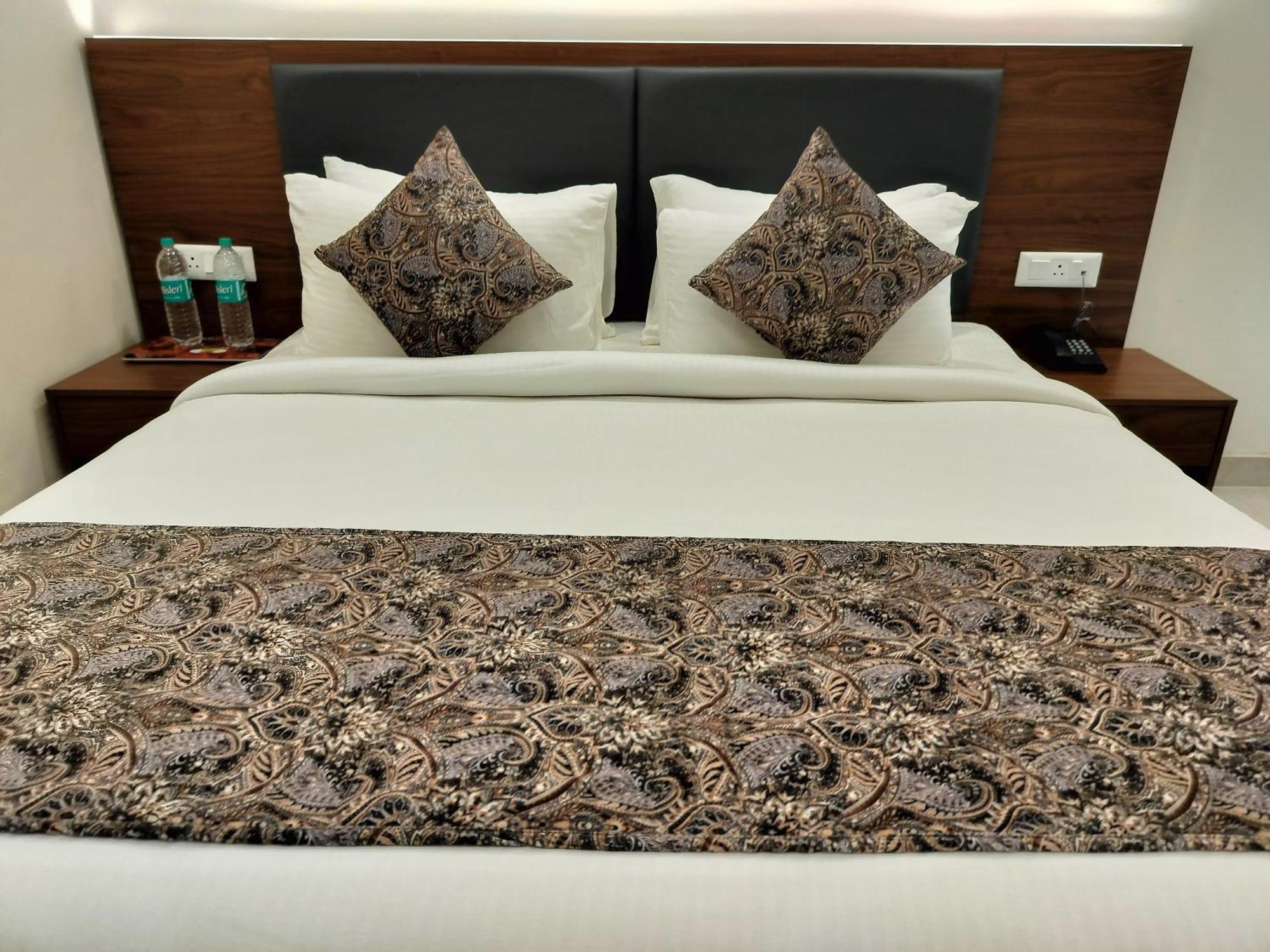 Hotel Luxe Opera Nh8 - 7km From Igi Airport Delhi - 