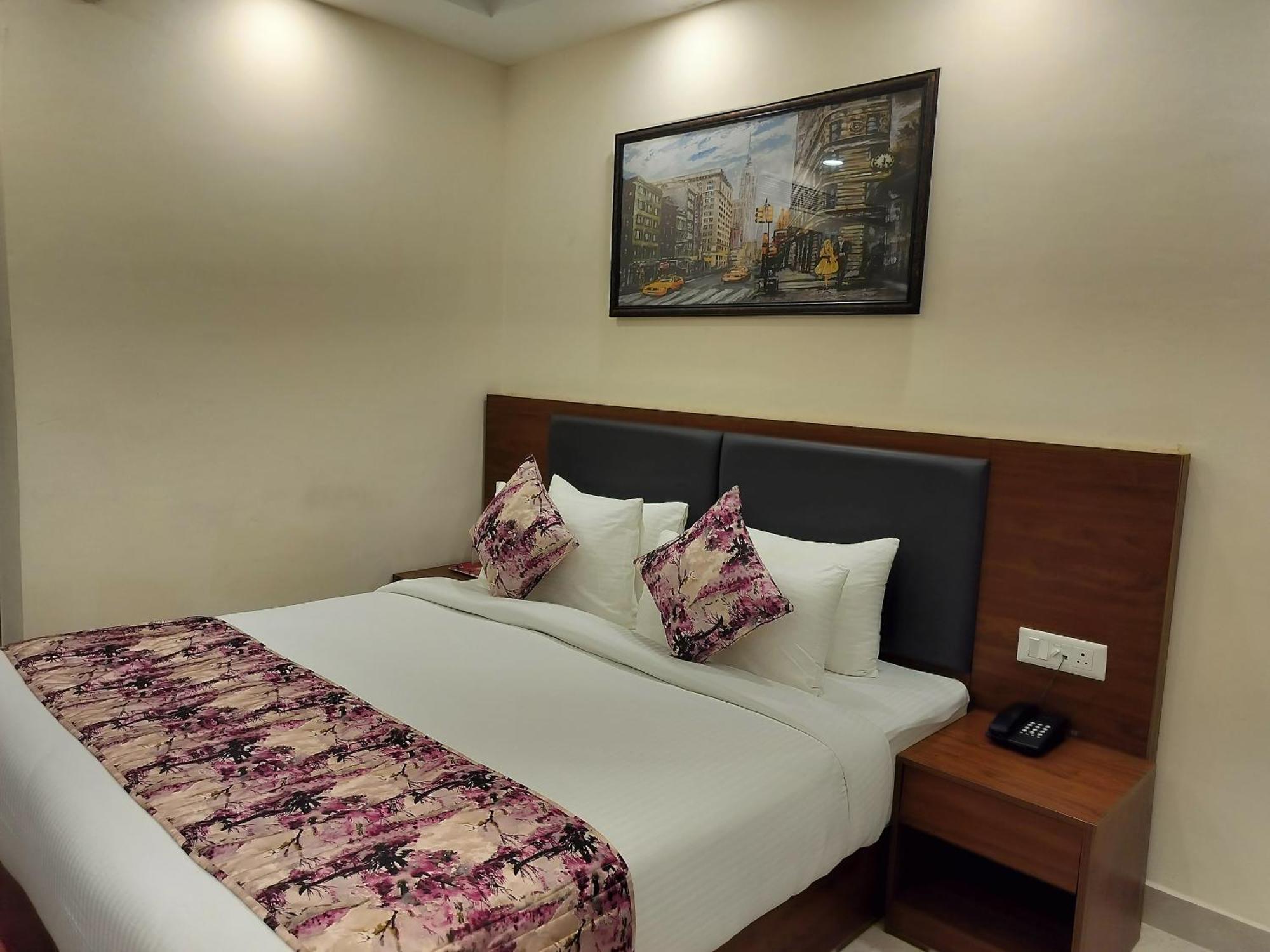 Hotel Luxe Opera Nh8 - 7km From Igi Airport Delhi - 