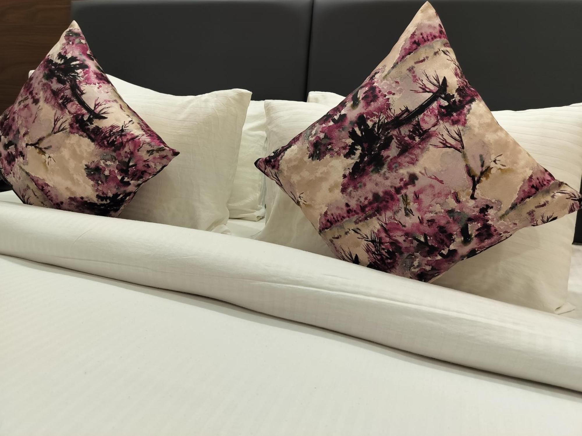 Hotel Luxe Opera Nh8 - 7km From Igi Airport Delhi - 