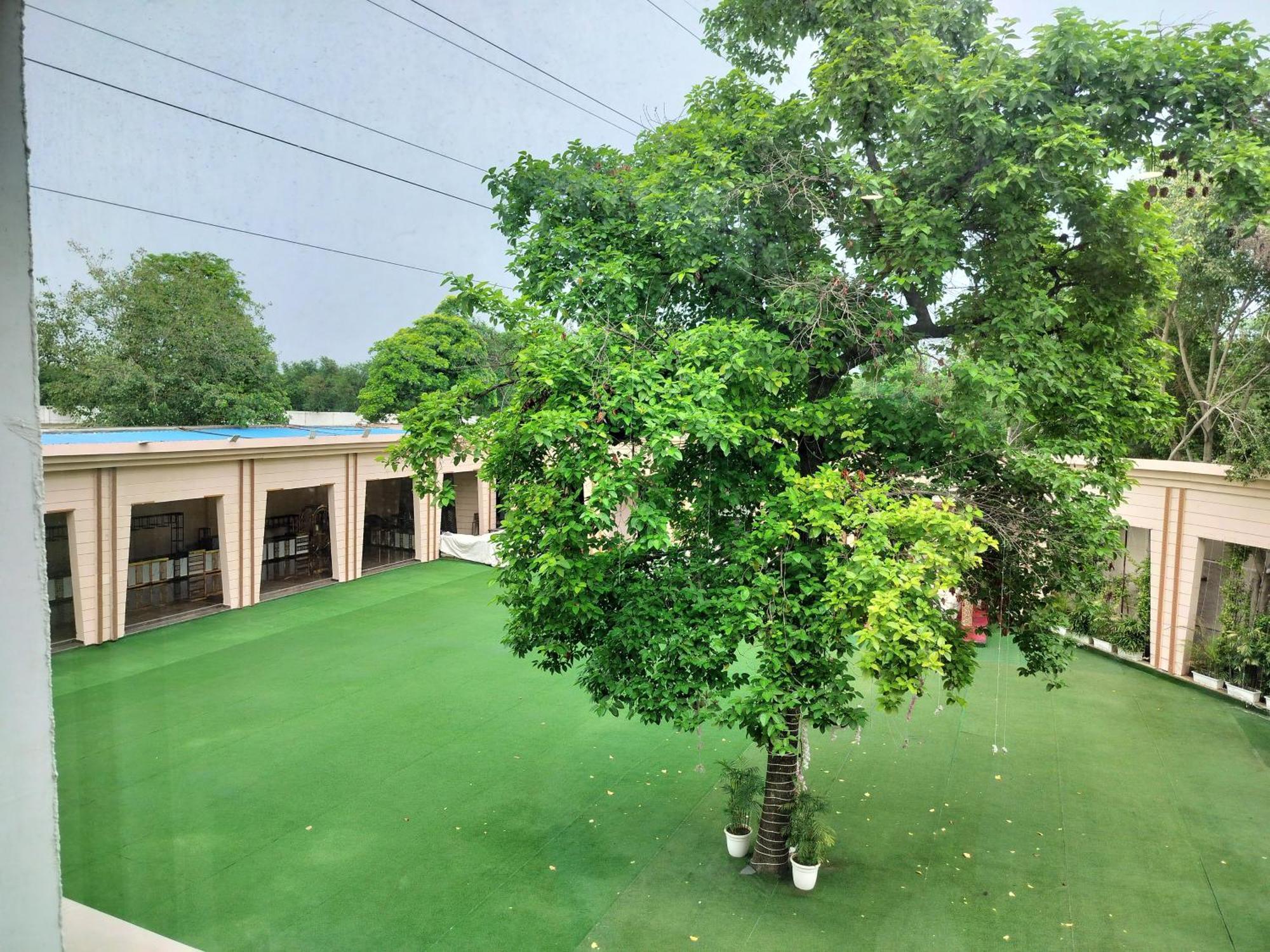 Luxe Opera Nh8 - 7km From Igi Airport Delhi - 