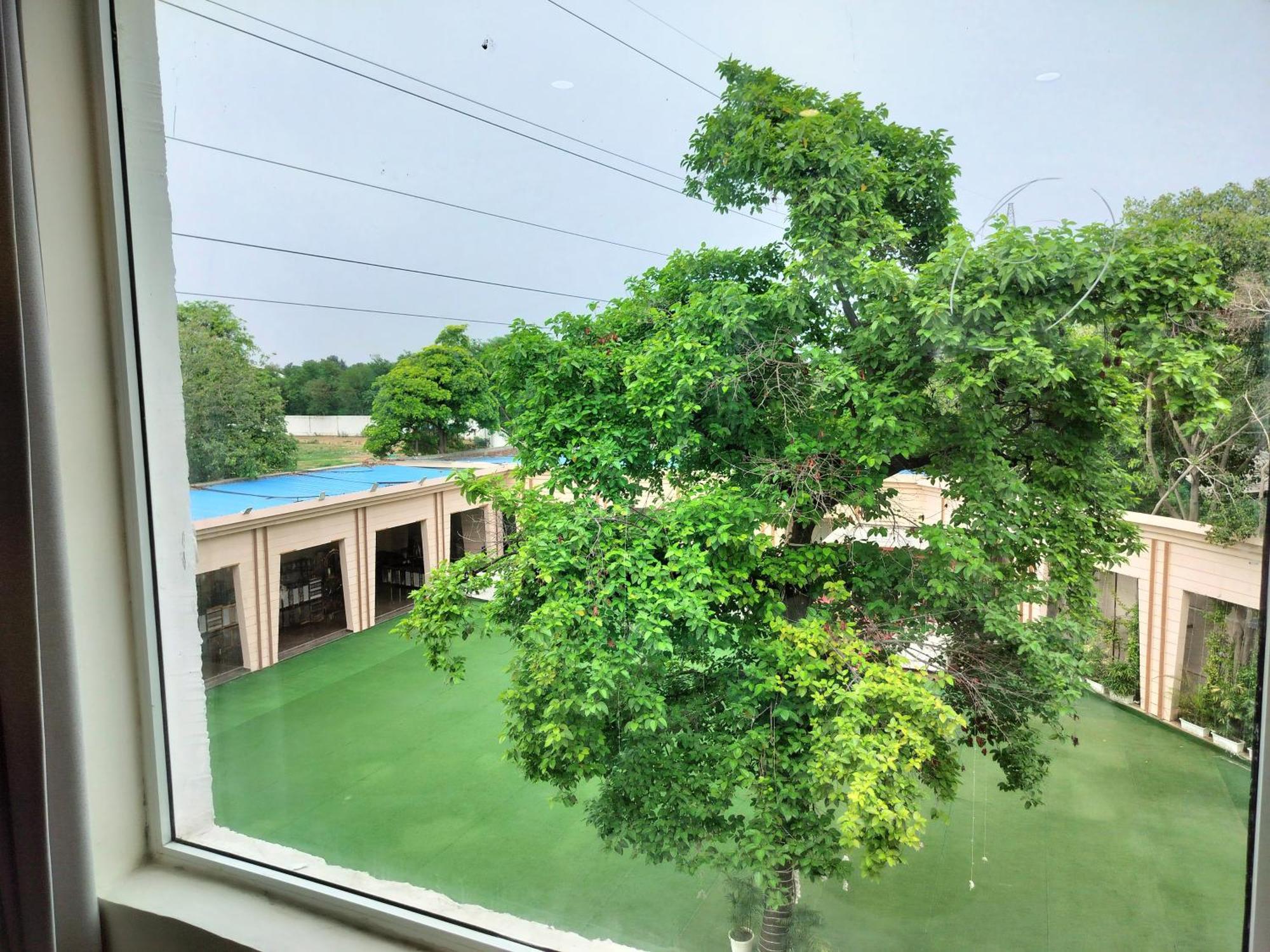 Luxe Opera Nh8 - 7km From Igi Airport Delhi - 