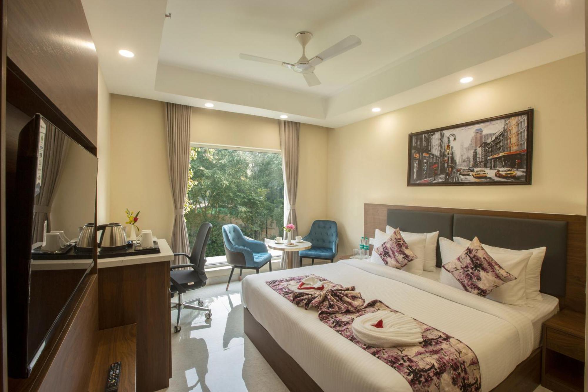 Luxe Opera Nh8 - 7km From Igi Airport Delhi - 