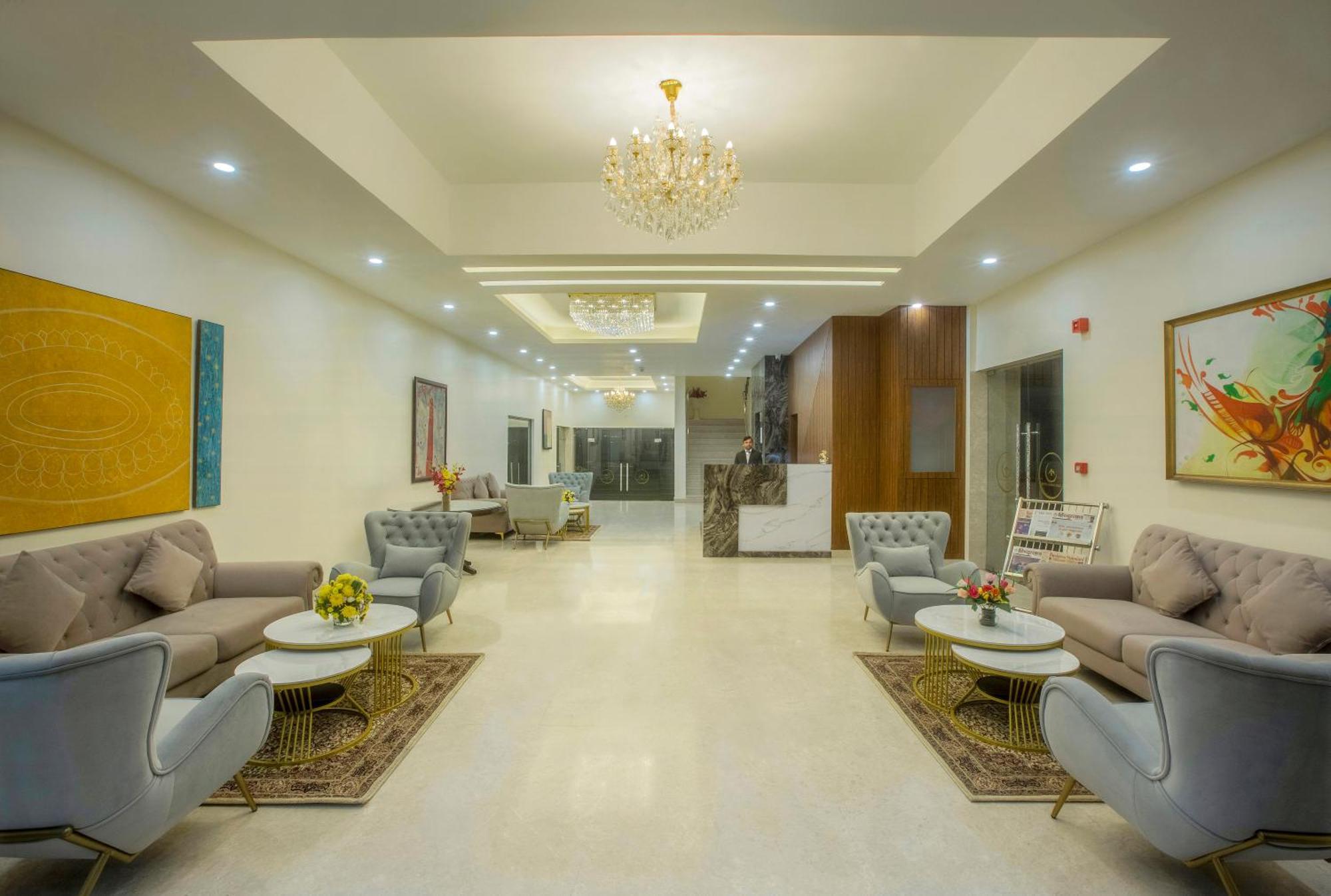 Luxe Opera Nh8 - 7km From Igi Airport Delhi - 