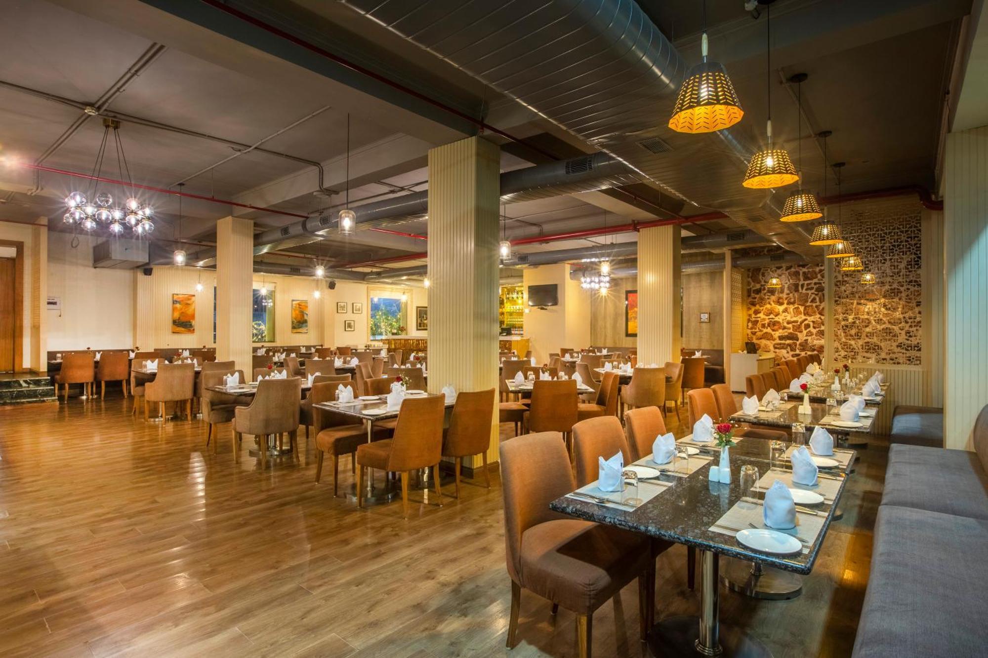 Hotel Luxe Opera Nh8 - 7km From Igi Airport Delhi - 