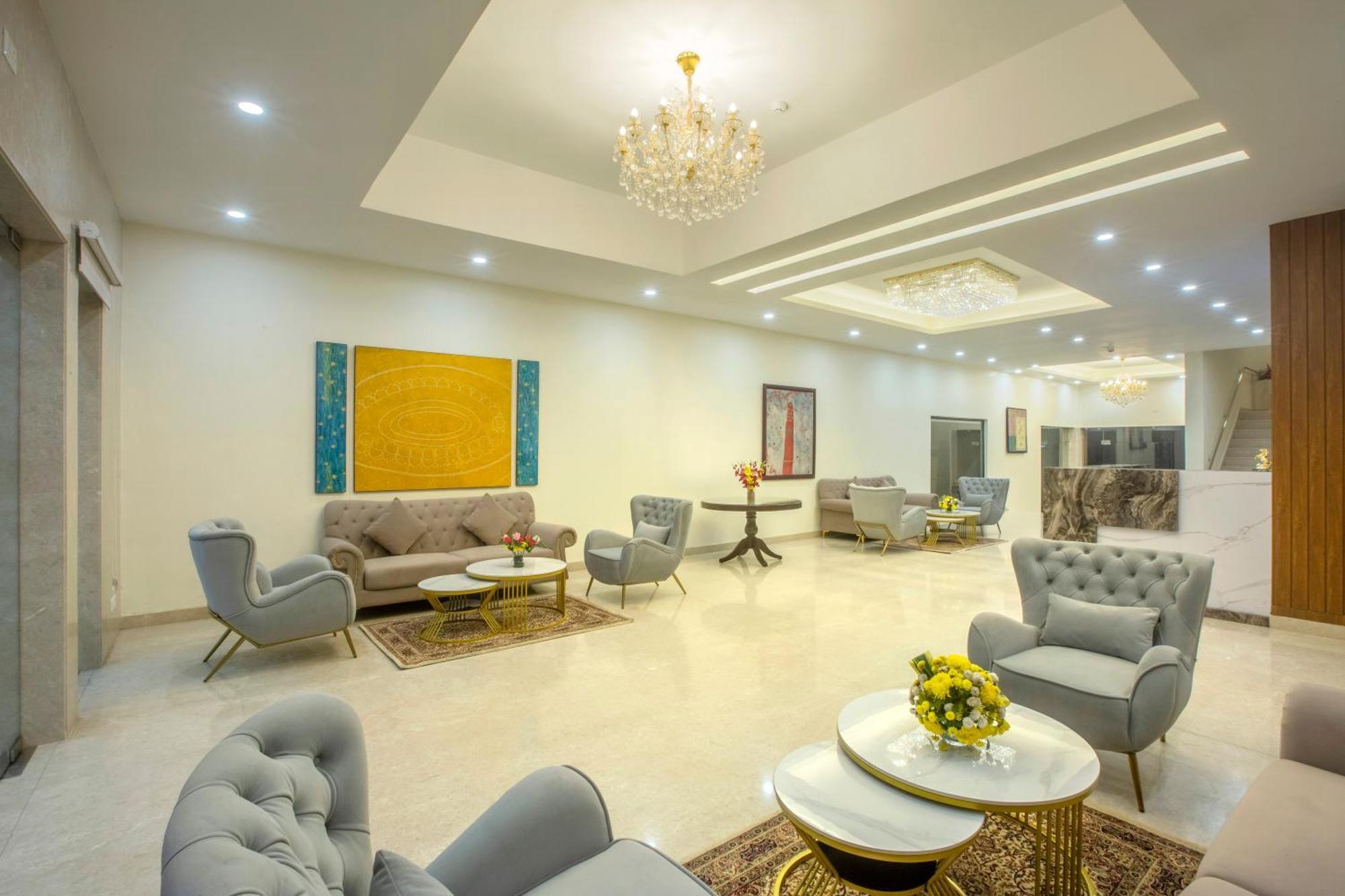 Luxe Opera Nh8 - 7km From Igi Airport Delhi - 