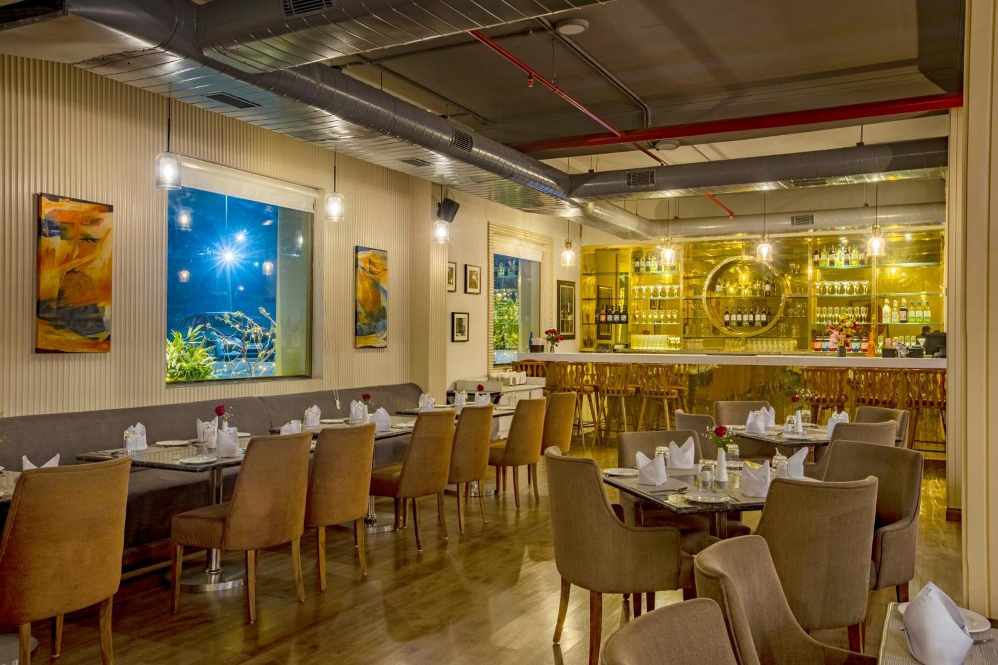 Luxe Opera Nh8 - 7km From Igi Airport Delhi - 