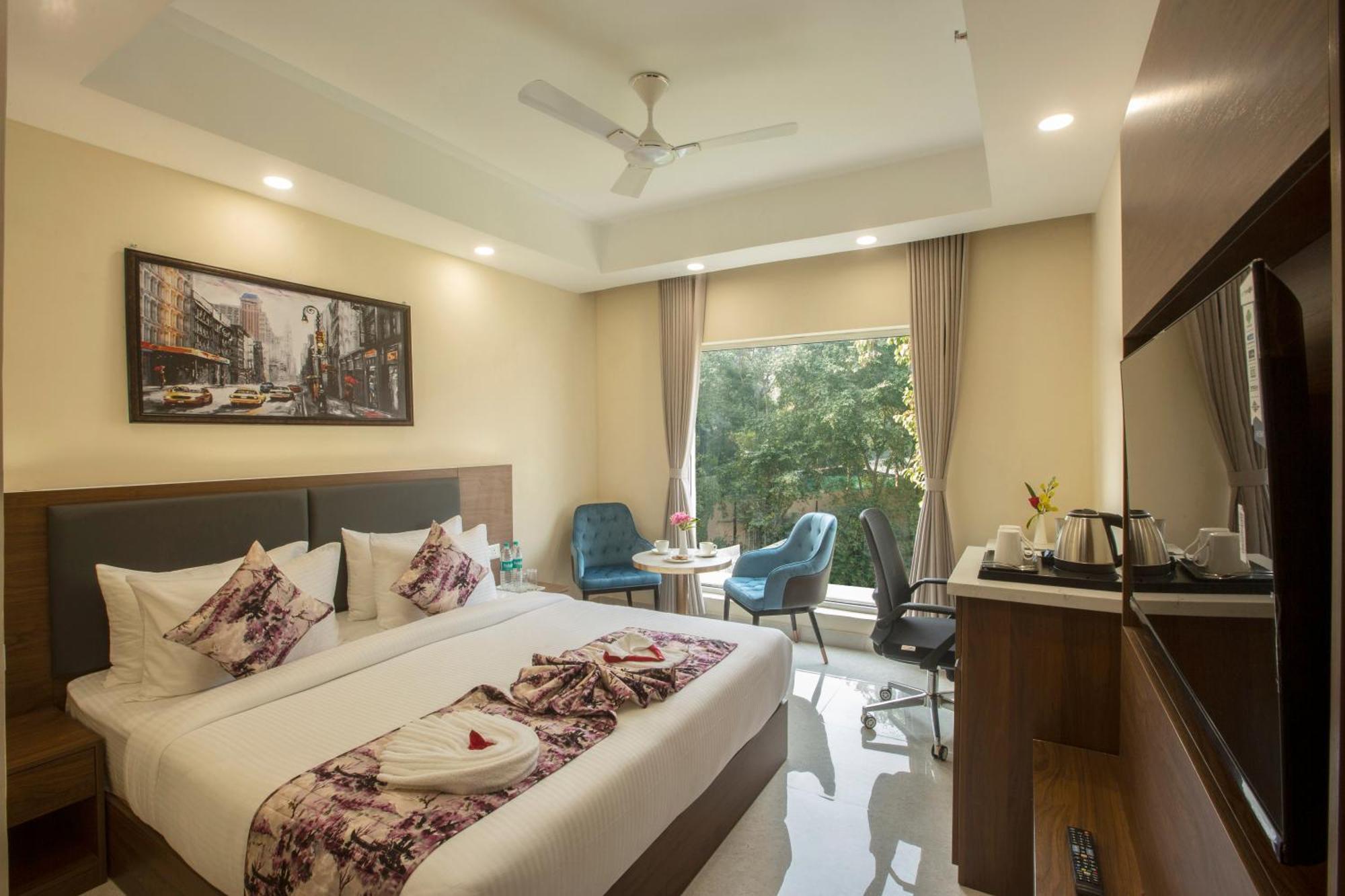 Luxe Opera Nh8 - 7km From Igi Airport Delhi - 
